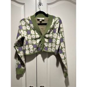 Madeline & Monroe cropped cardigan with daisy flowers button-up in size M.